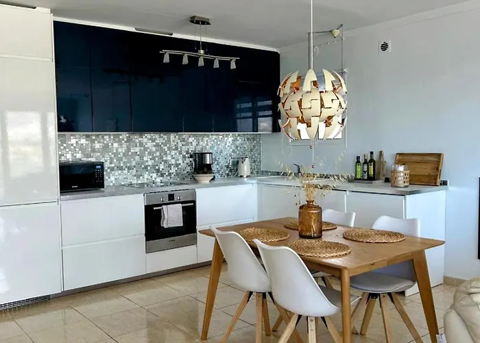 Eleanora-amazing Seaview *