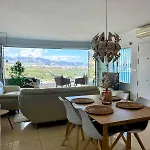 Eleanora-amazing Seaview *